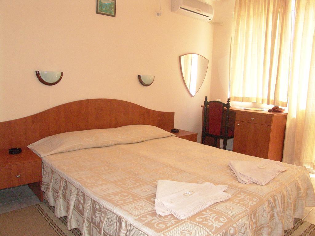 Family Hotel Andreev Nesebar Bilik gambar